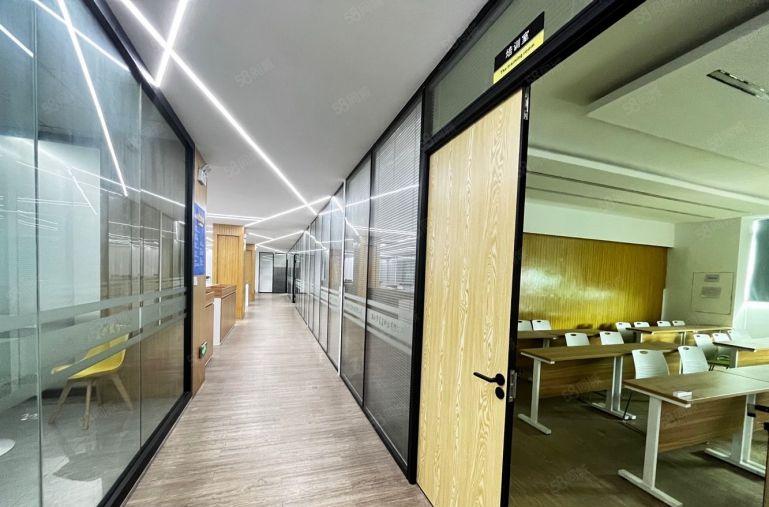 坂田南坑地铁口精装修2600平方原房东标准厂房出租大小分租。