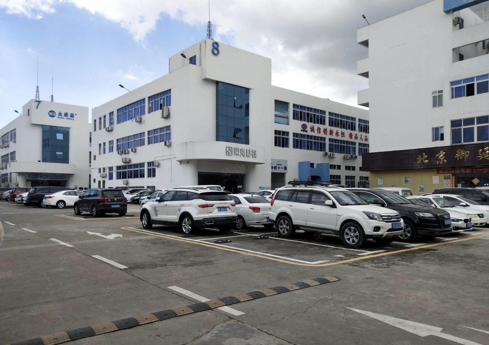 南联地铁口原房东一二楼各1500平 全新地坪漆 大小可分