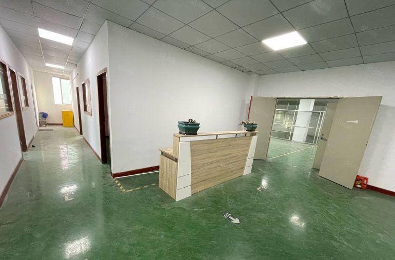 现成装修！坂田600平厂房，有前台办公室车间仓库！