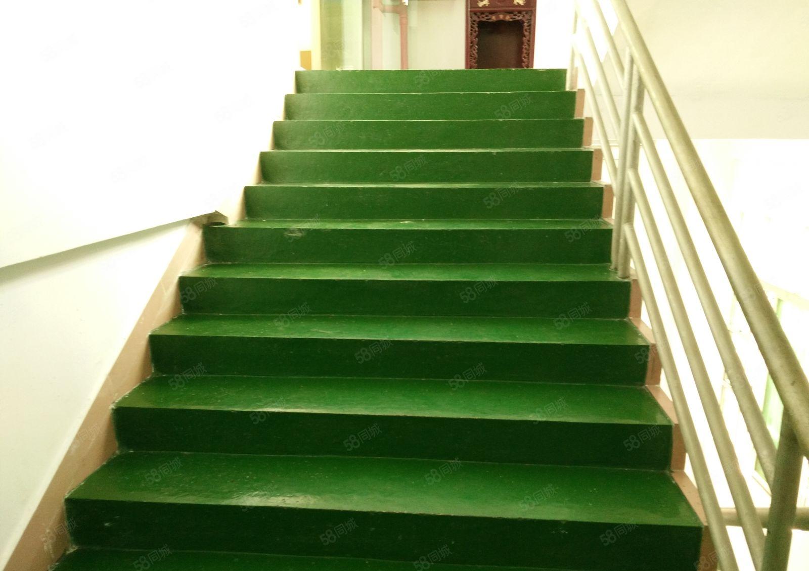 平湖富民工业区新出三楼800平方带装修厂房招租