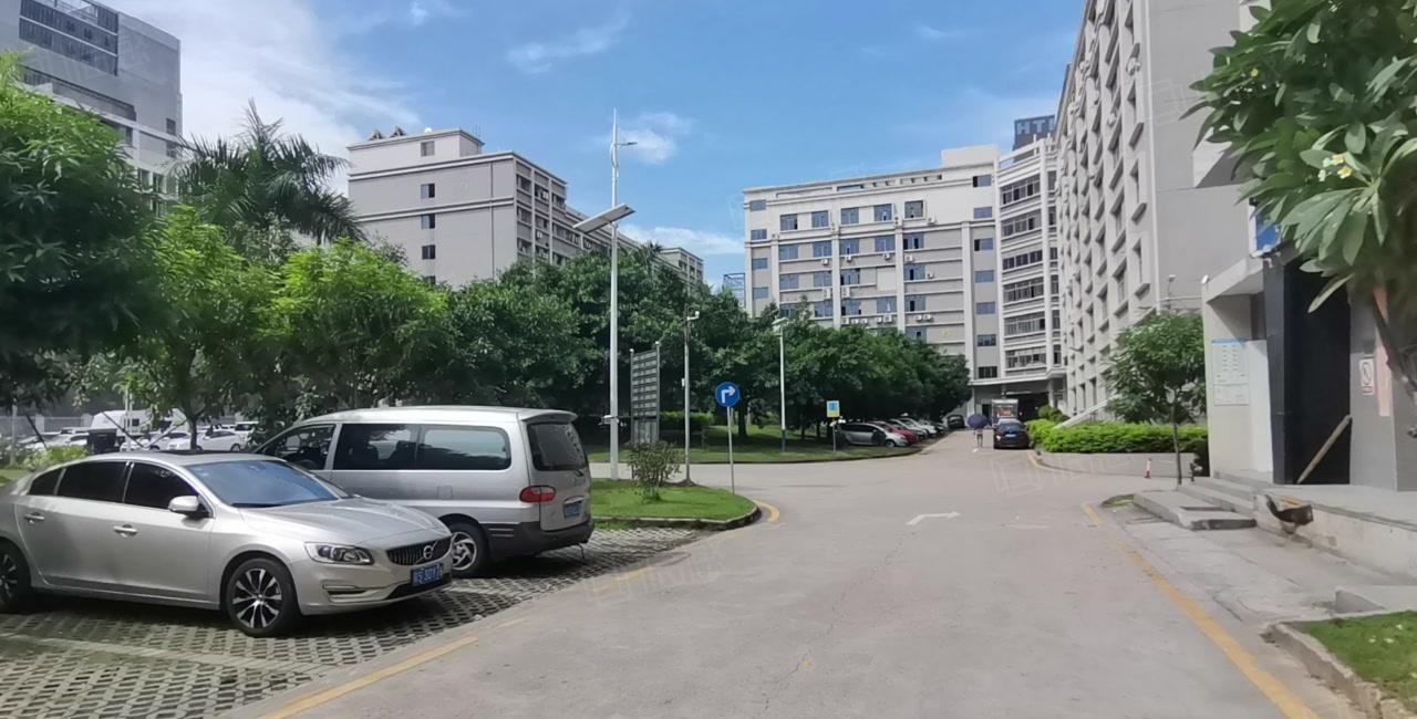 横岗六约工业园厂房10000平出租，带现成流水线可分租有红本