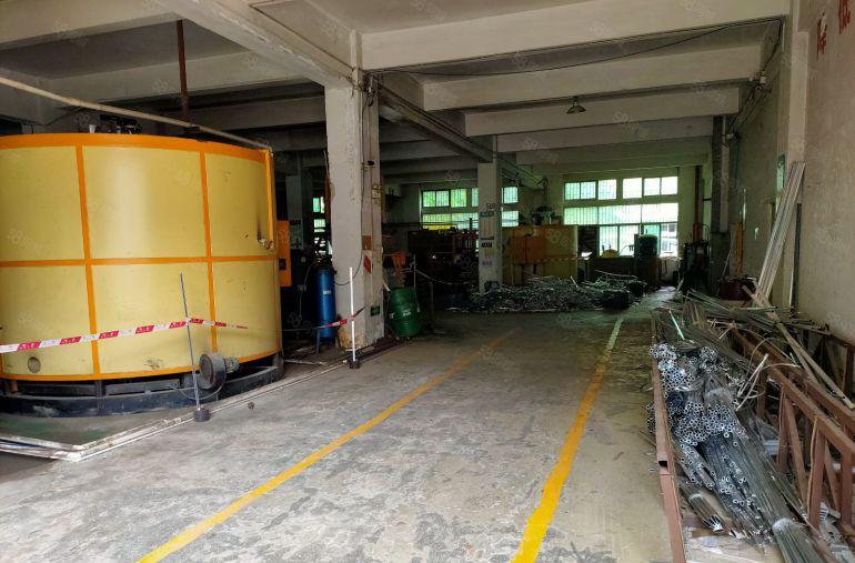 100平起分平湖华南城附近工业园区一楼2000平厂房出租空地