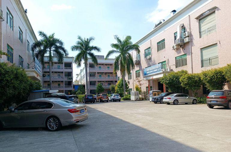 龙岗平湖辅城坳工业园1000平一楼层高5.5米厂房仓库低价租