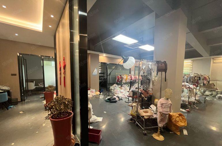 出租六约塘坑地铁口附近电商办公500平米，现成直播装修