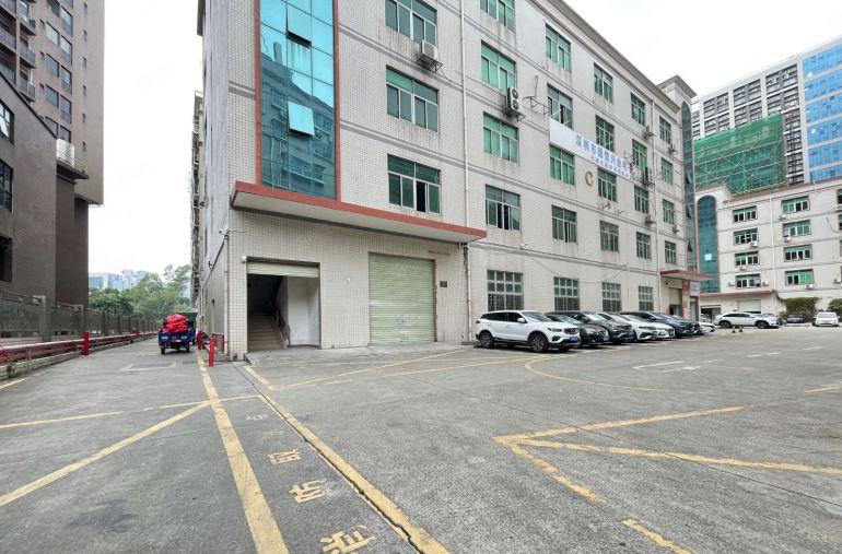 平湖新出独门独院1000平原房东带红本厂房出租，带现成办公室