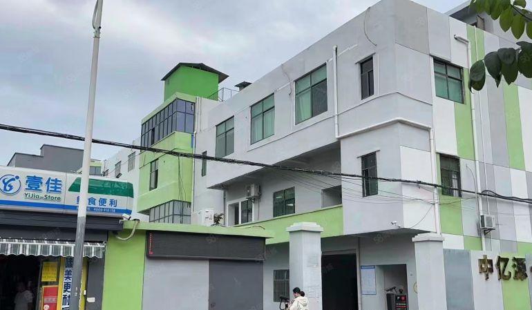 横岗塘坑地铁口附近新出楼上200平带精装修厂房出租