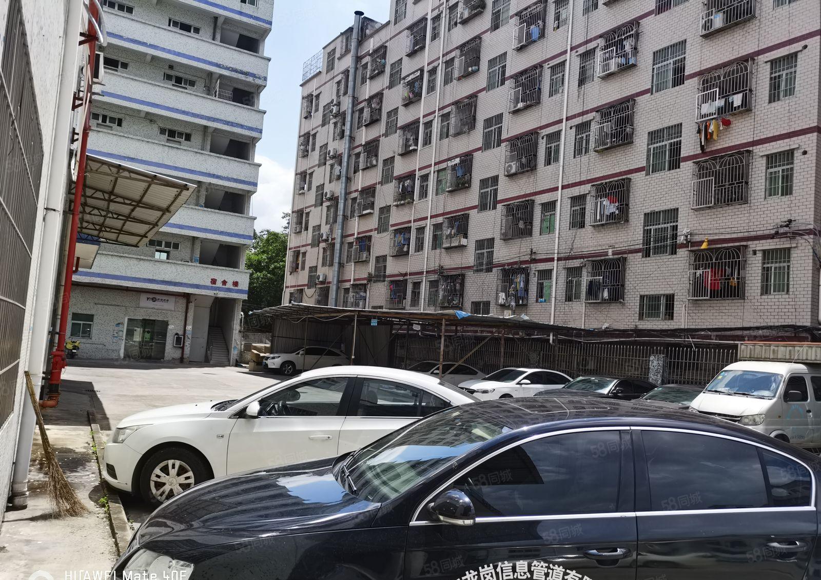 横岗高速出口一楼1300平方，二楼700平方