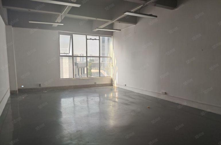 龙岗宝龙工业区3楼560平方带豪华办公室装修厂房仓库出租