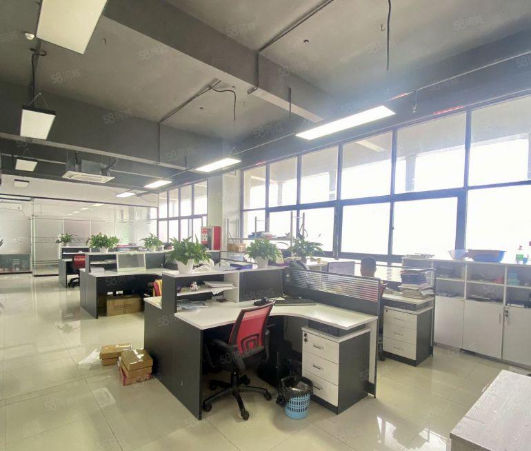 布吉李朗凉帽山地铁站精装修红本厂房出租整层1000平方。