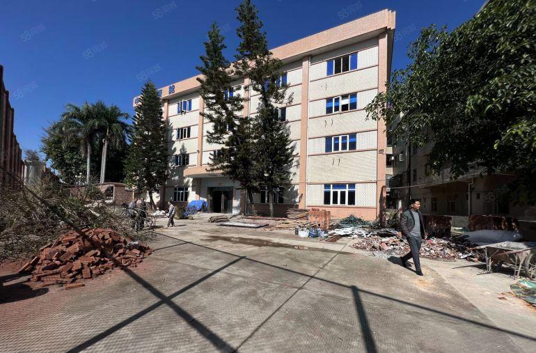 布吉秀峰地铁口独门独院厂房5600平仓库出租一楼上分租带精装