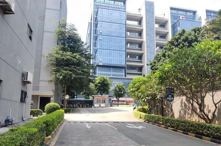 布吉地铁口楼上厂房仓库1500平出租，带装修