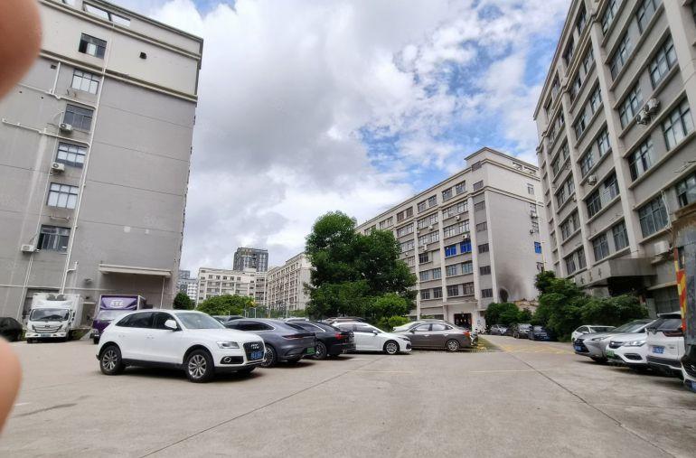 龙岗布吉上李朗地铁口工业区厂房仓库出租1500平带卸货平台