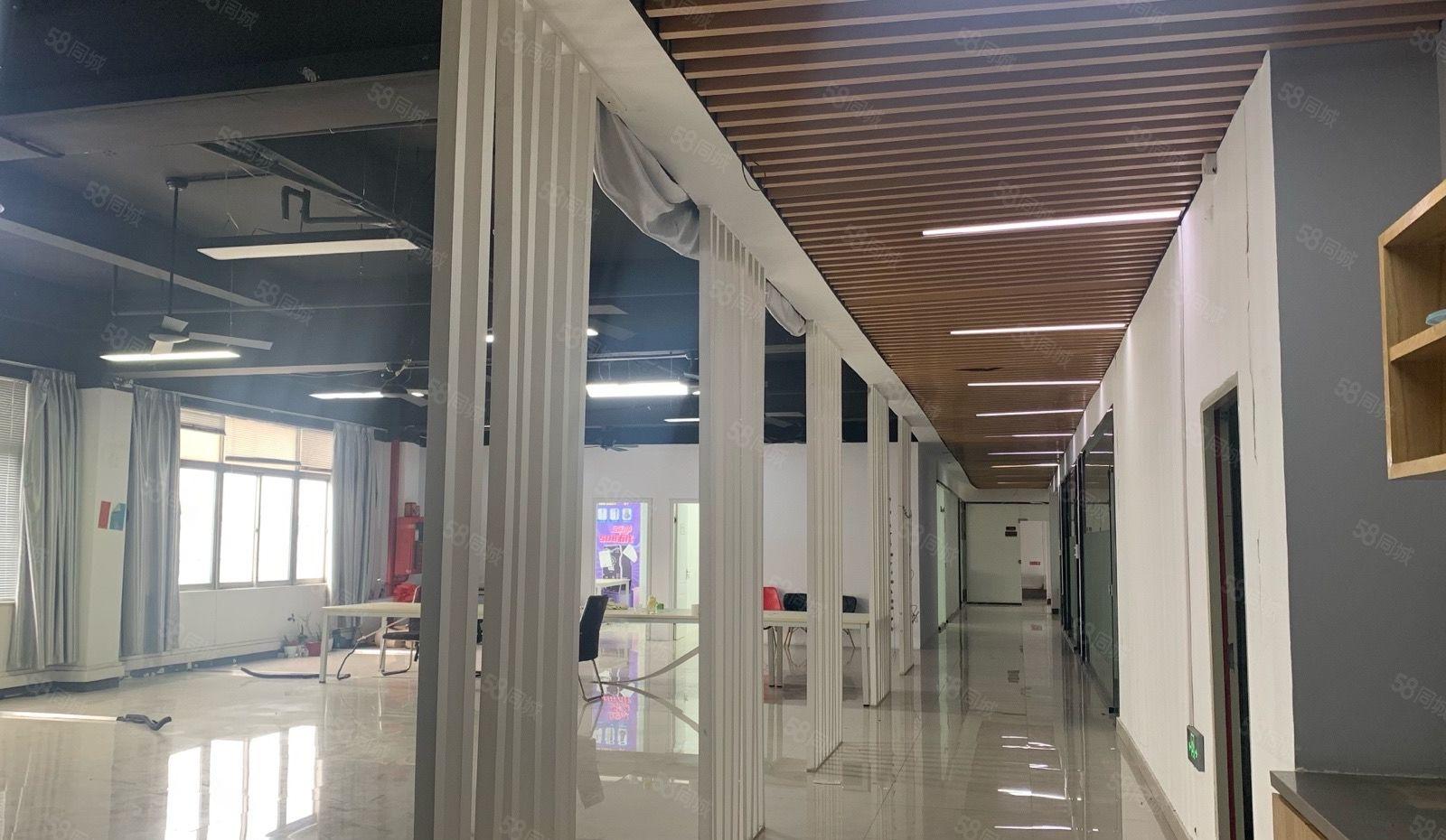 年期低价厂房出租坂田地铁口旁红本园区1000平带精装修可分租