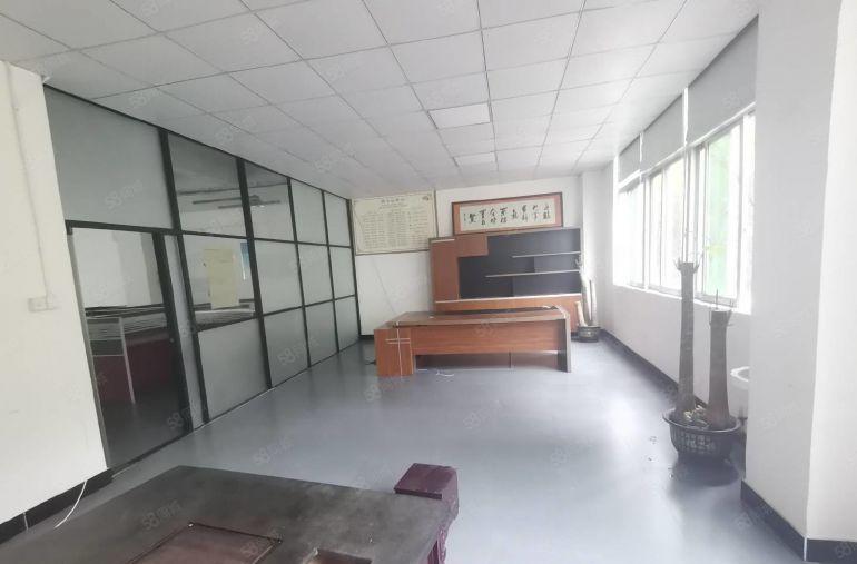 布吉百鸽笼地铁口工业区新出楼上1050平精装修厂房出租可分租