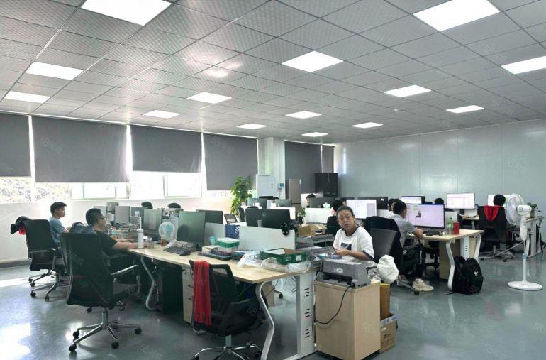 布吉李郎工业区，地理位置好，交通方便300平起分租