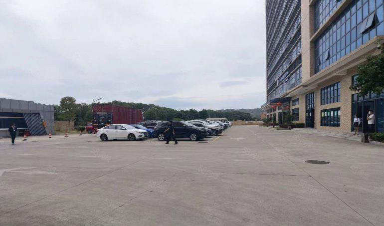 布吉新出独栋9000平精装办公室仓库厂房可分租