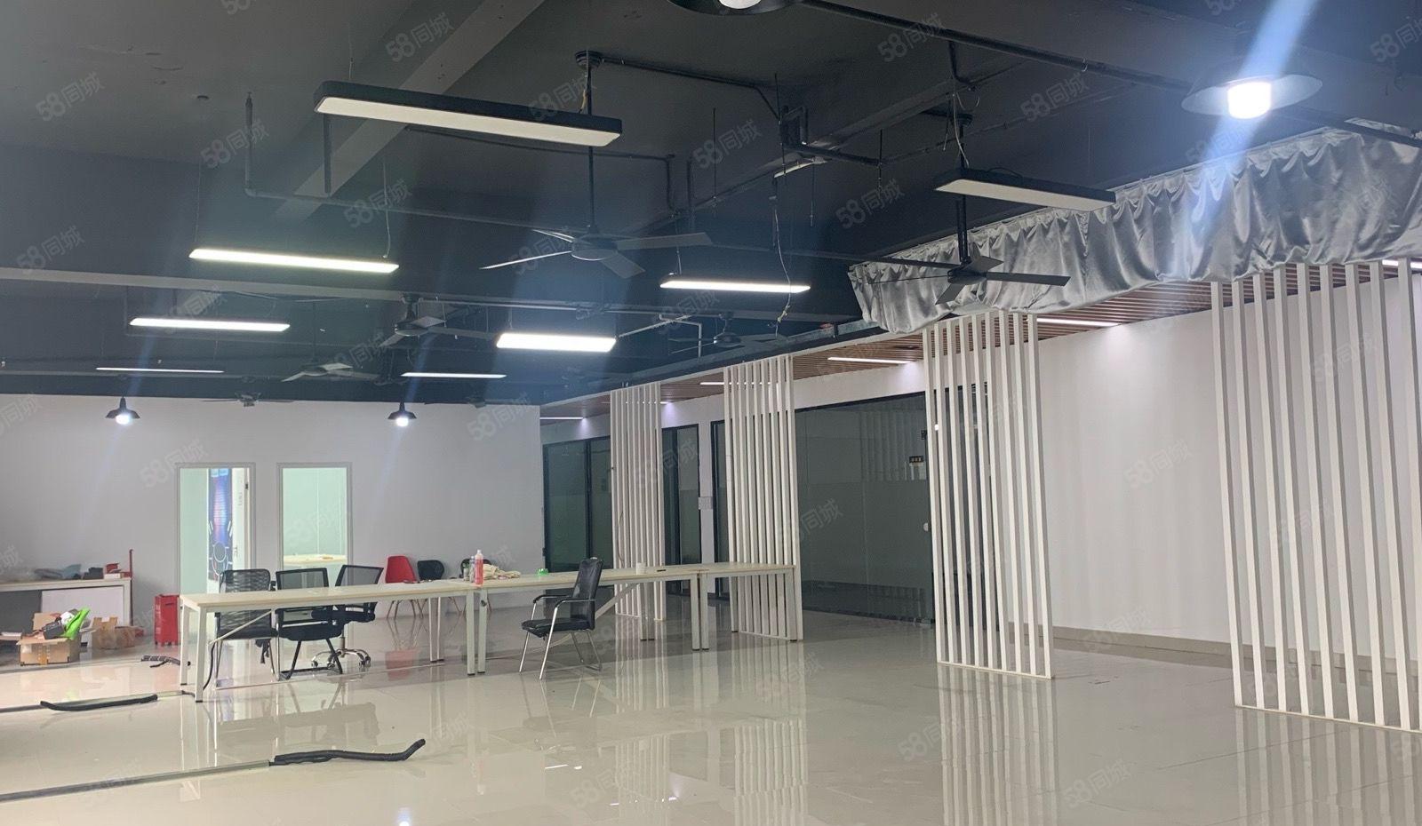 年期低价厂房出租坂田地铁口旁红本园区1000平带精装修可分租