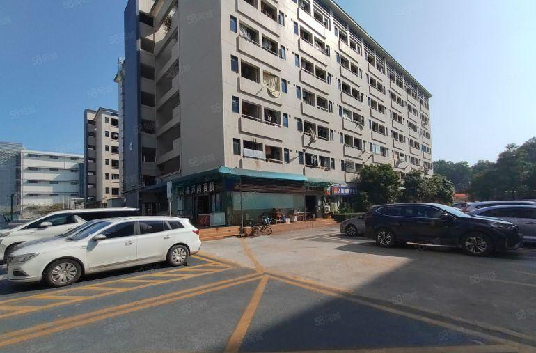 布吉李朗地铁口一楼2000平厂房出租可做钣金喷漆可环评车位多