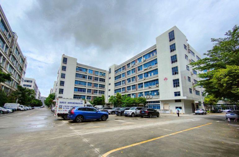 地铁口大型高新园区厂房现成装修单层1886平方直租！