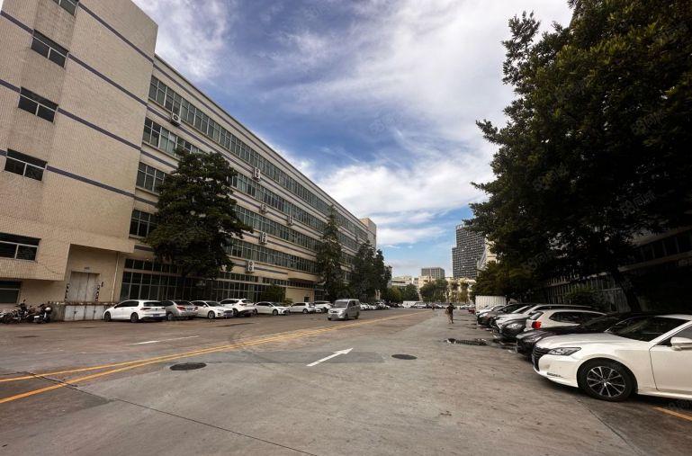 布吉联创科技园楼上厂房仓库1000平出租，带现成装修可分租