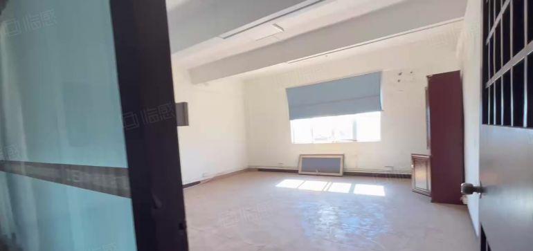 布吉秀峰地铁口独门独院厂房5600平仓库出租一楼上分租带精装