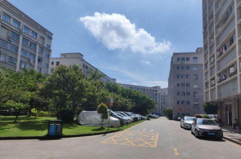 布吉厂房仓库一楼1200平出租，带装修，厂房前后开门