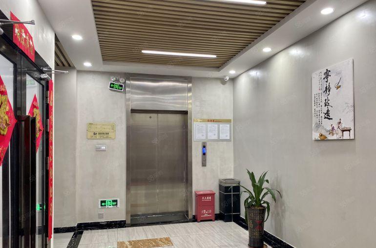 写字办公楼750平丨户型方正丨特价30元起 形象好可分租