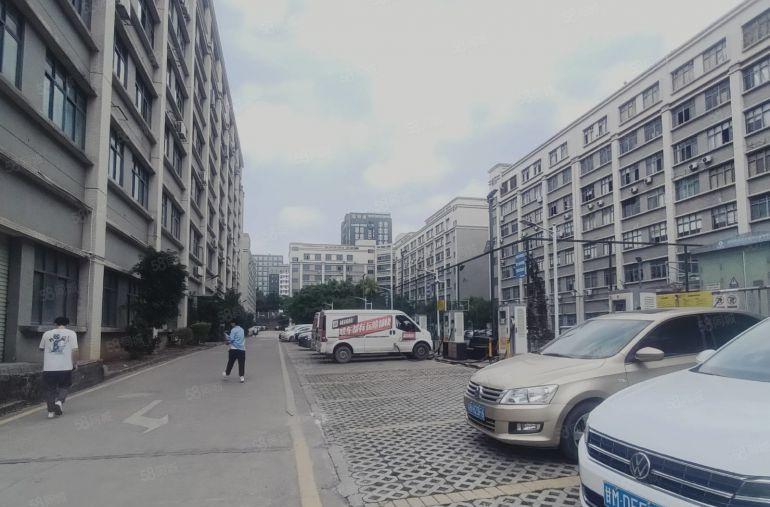 国企直租长龙地铁站文博宫附近原房东红本厂房出租1300平