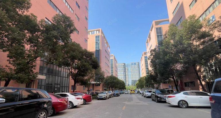 布吉上李朗地铁口无尘车间厂房出租500平，可做电子加工仓库