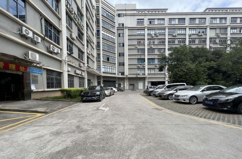 布吉上李朗地铁口原房东实际面积1480平方厂房出租带卸货平台