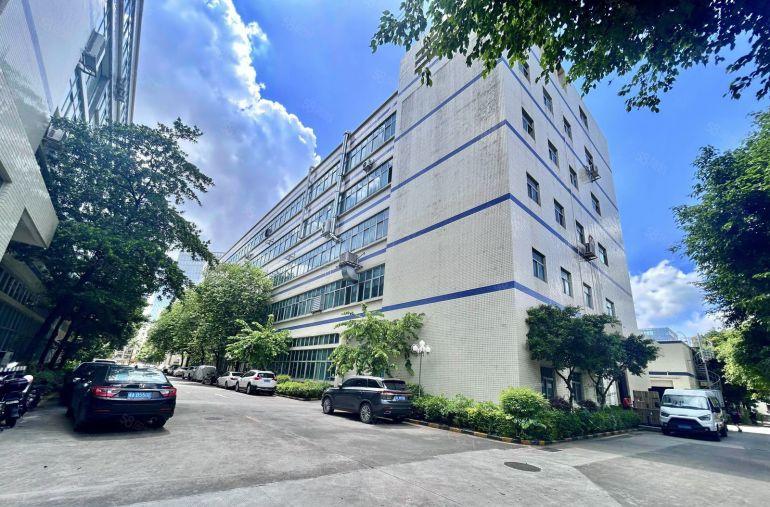 说啥拎着电脑就上班布吉大芬楼上精装厂房900平出租水电齐全