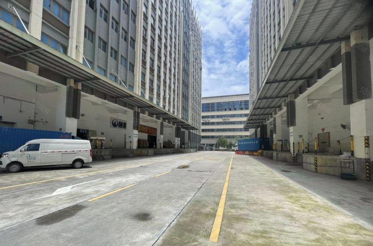 200平方米起布吉李朗地铁口楼上1000平方米厂房仓库出租