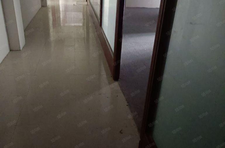 布吉罗岗联创工业区，原房东红本厂房。交通便利，园区形象好，