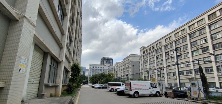 布吉原房东全新红本厂房一楼1200平方实际面积出租.