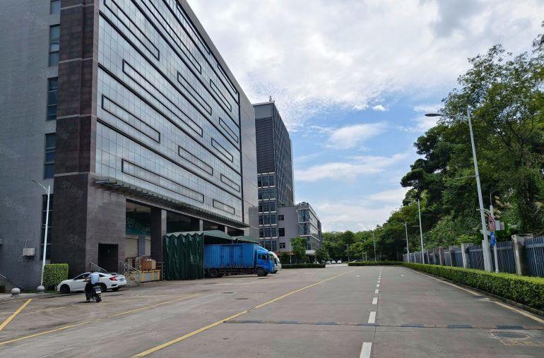 布吉李朗地铁口原房东红本独栋厂房11000平。