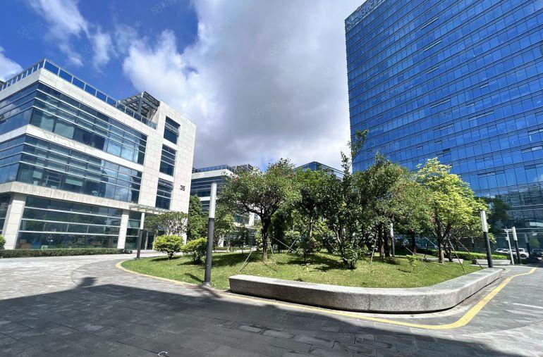 布吉石芽岭地铁口独栋厂房出租2000平，适合研发办公企业总部