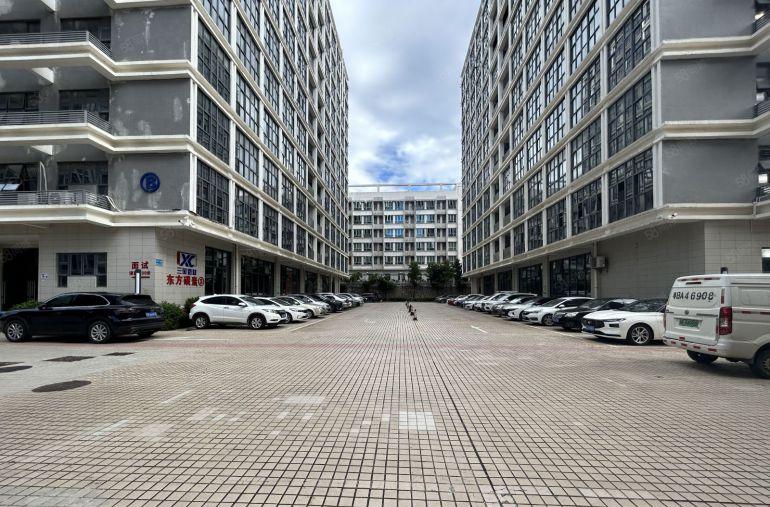 龙岗布吉李朗科技园楼上1500平带装修办公室厂房出租 可分租