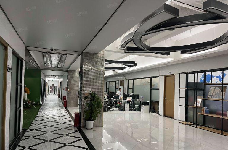 布吉石芽岭地铁口厂房出租2000平，可做研发生产加工