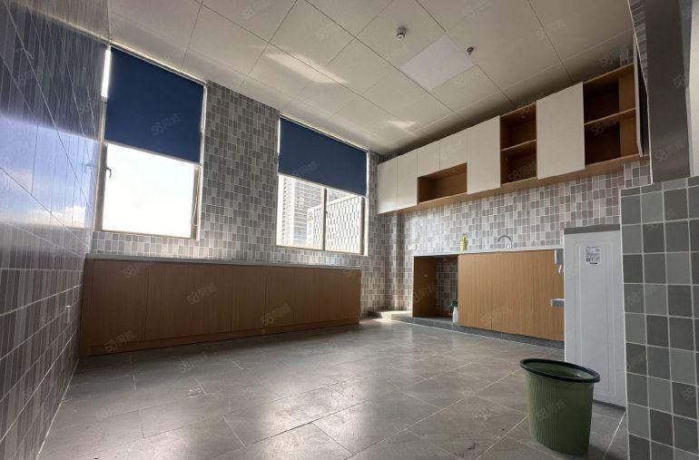 深圳布吉李朗原房东整层厂房1500平方出租现成精装修红本厂房