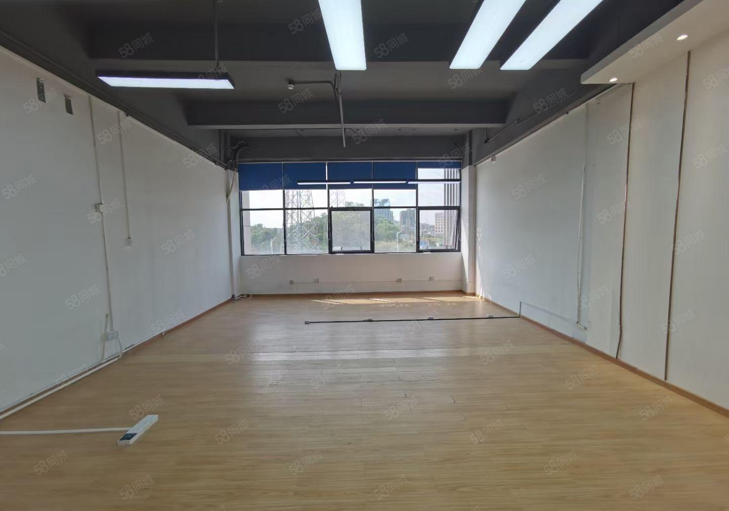 布吉长龙地铁口办公小加工58至275平米，全新装修拎何何包即