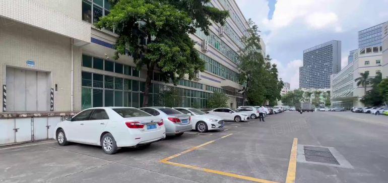 布吉地铁口工业园一楼1700平厂房仓库出租带牛角地坪漆好招工