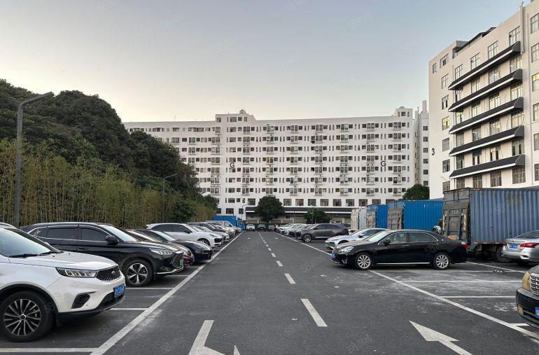 一楼高6米布吉地铁站旁大型园区8000平精装修重工业厂房出租