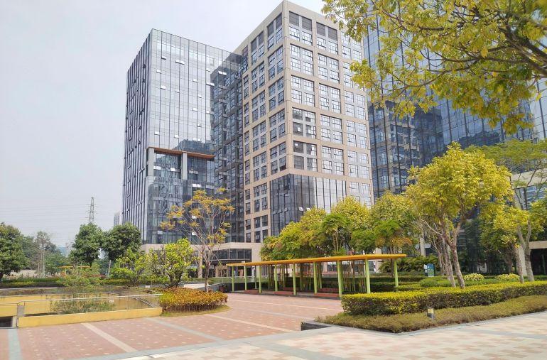 布吉石芽岭地铁站旁科技园楼上500平带装修办公室出租