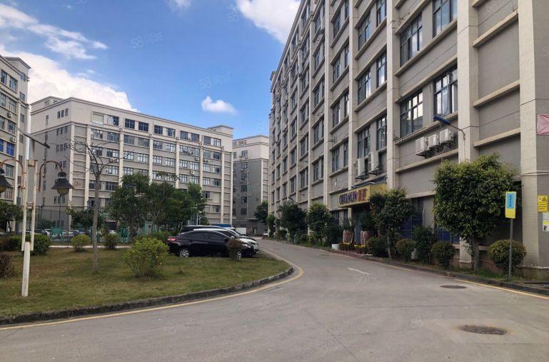 布吉李朗原房东一楼二楼实际面积3800平带装修低价出租！