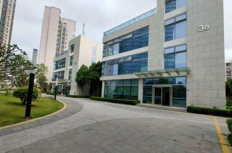 布吉石芽岭地铁口原房东独栋2100平办公研发厂房出租