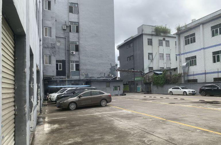 布吉丹竹头立交桥附近一楼1000平厂房仓库出租园区空地大可分