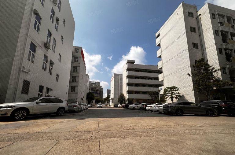 布吉李朗楼上500平带精装厂房出租，带家私无转让费