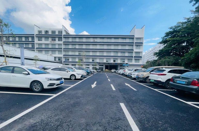 布吉李朗地铁口 花园式科技园，200平起租形象好空地大