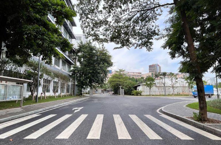 现成汽修厂带10个喷漆房层高5.8米红本带环评