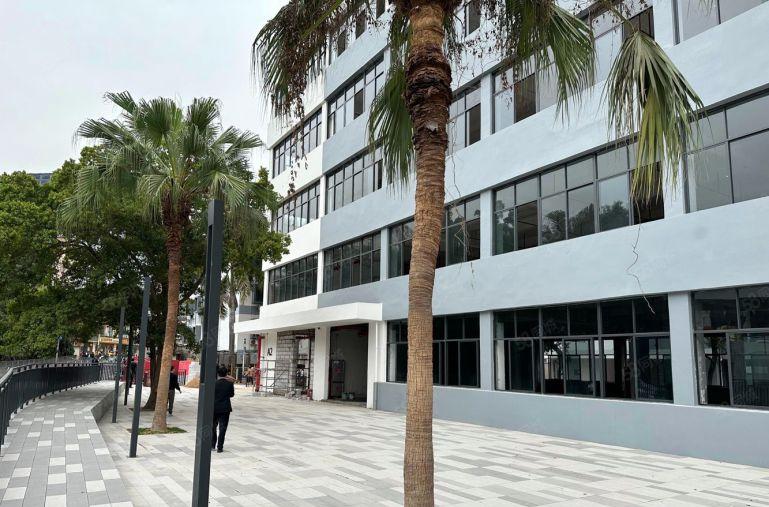 布吉长龙一楼1000平无需进岗亭有展示面适合做汽车展厅二手车